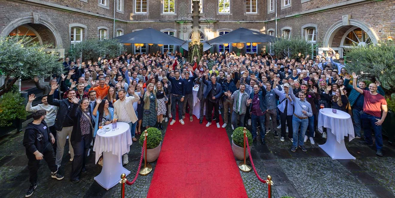Das Team GOB in der Wolkenburg Köln Gruppenfoto des GOB-Teams beim Sommer-Event 2024 in der Wolkenburg Köln.