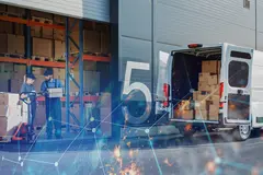 Transporter vor Lagereinfahrt