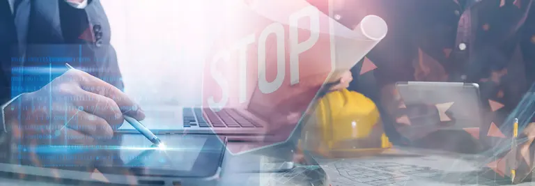 Stop-Schild mit Tablet