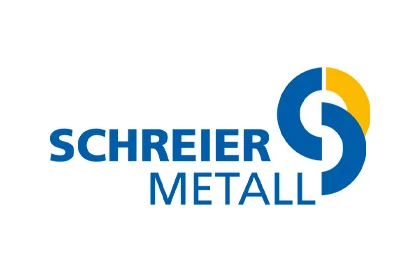 SCHREIER METALL: Logo Logo „SCHREIER METALL“ in Blau; rechts rundes S-Signet in Blau mit gelbem Segment auf Weiß.