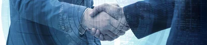 Die GOB ist offizieller Microsoft Solutions Partner | 1905 x 425 Pixel Zwei IT-Spezialisten feiern mit einem Handschlag den Erfolg Ihrer Business-Partnerschaft