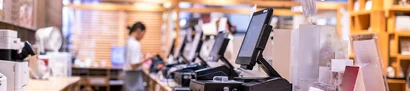 Kassensysteme optimal aufstellen | Add-on Kasse | 1905 x 425 Pixel Kassenarbeitsplätze mit modernen Kassensystemen im Einzelhandel