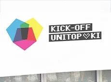 Kick-off für Künstliche Intelligenz in unitop Grafik zum Kick-off unitop KI mit farbigem Würfelmotiv und Schriftzug.