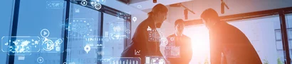 Symbolbild: Teammeeting mit Daten-Icons – unitop für durchgängige Abläufe mit Business Central.
