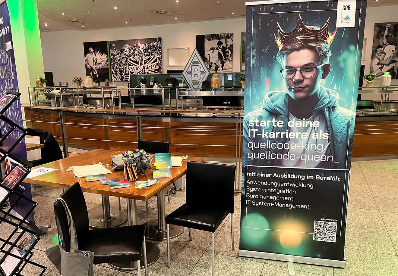 Infostand der GOB mit Rollup „starte deine IT-Karriere“ beim Azubi-Speed-Dating 2026.