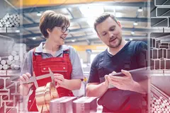 Mitarbeiter:innen in Metalllager