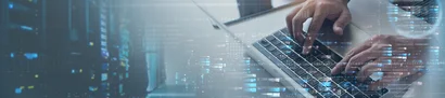 IT-Lösungen im Einsatz | 1905 x 425 Pixel Person steuert über Laptop-Tastatur IT-Prozesse; virtuelle Daten- & Servergrafiken im Hintergrund