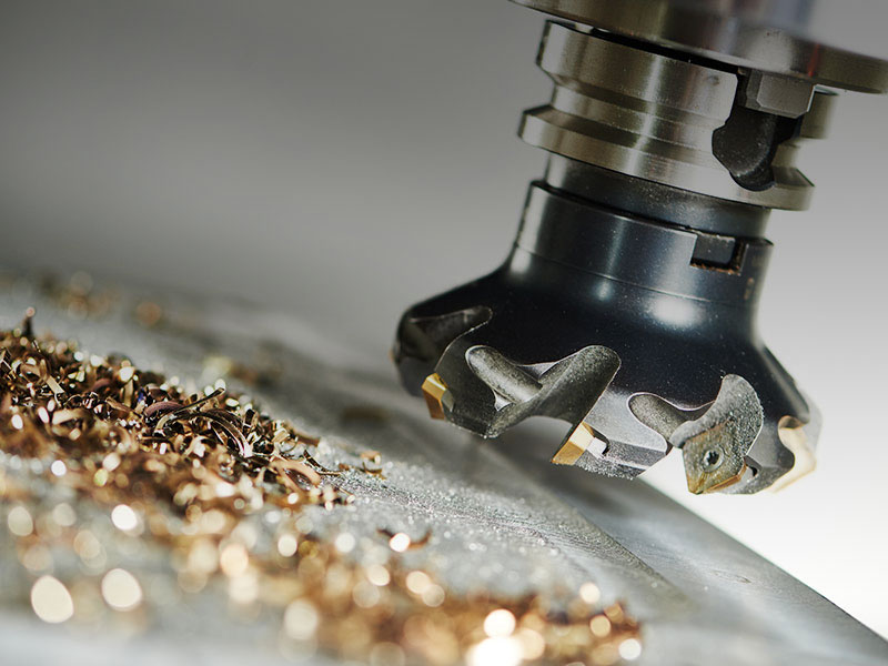 Präzisionsbohrer mit Metallspänen